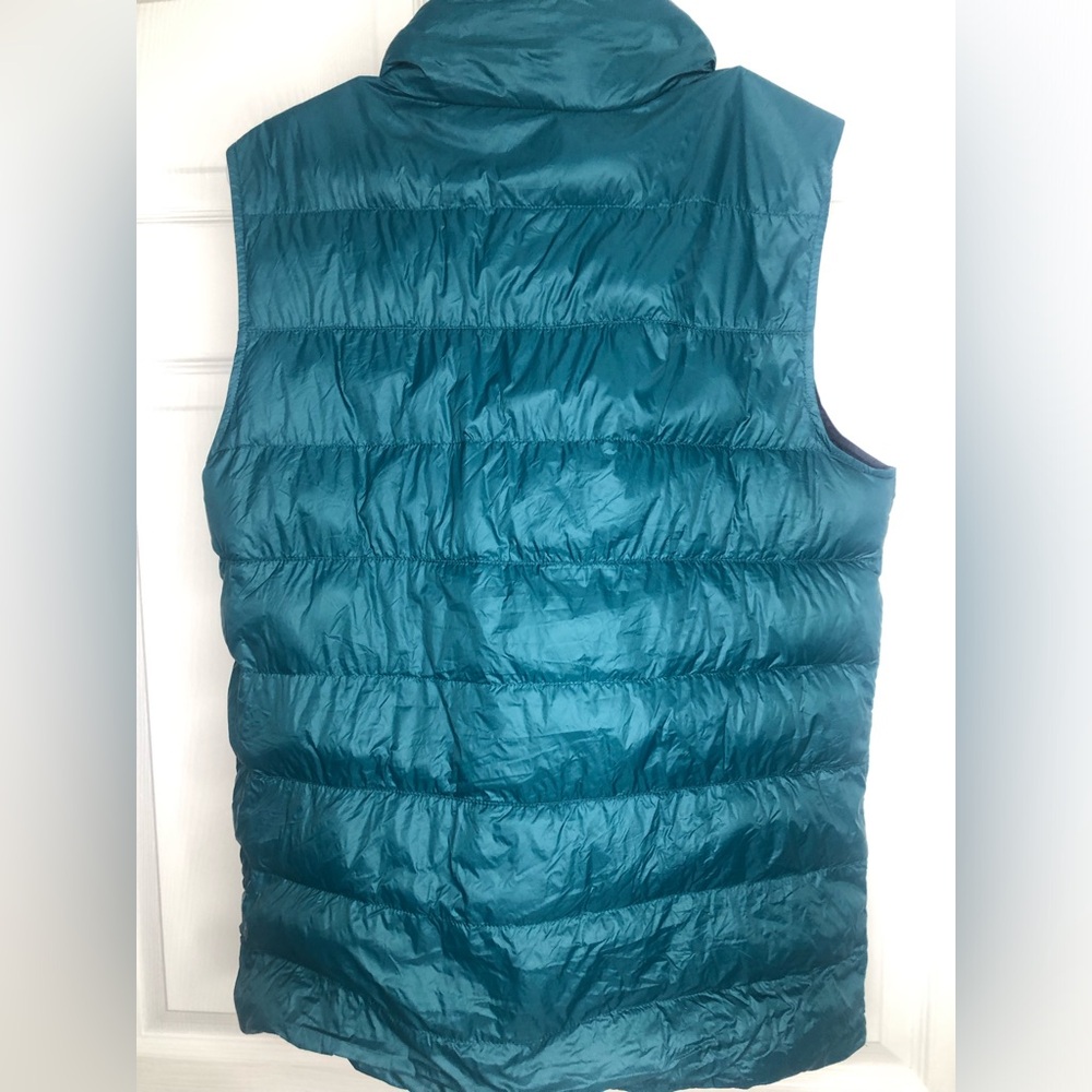 Eddie Bauer Women’s Down Vest- Full zip and button down— Small - Picture 4 of 9